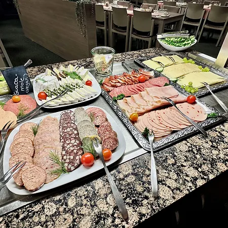 Frieden & Seminarhaus Hotel 3*